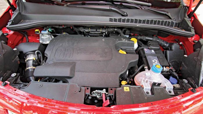 O 1.600άρης diesel του 500L με την πλούσια ροπή, έχει να «παλέψει» με το μεγάλο βάρος του αυτοκινήτου. 